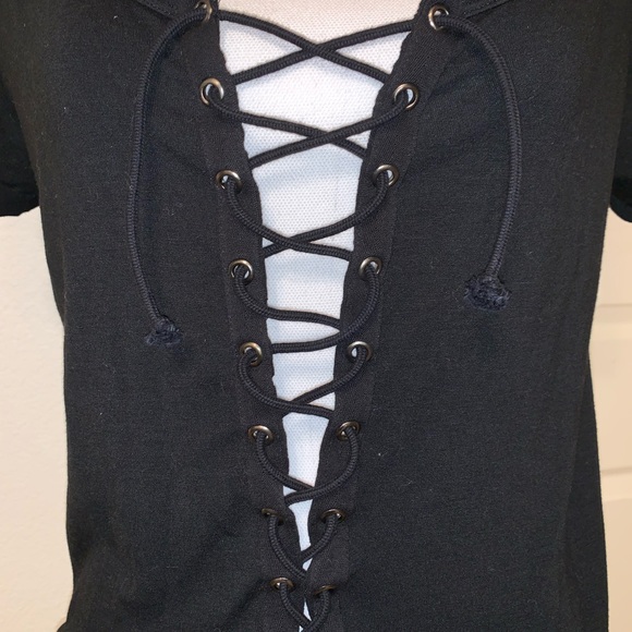 5/$25!!!  Rue Lace Up Front Top - Picture 8 of 9
